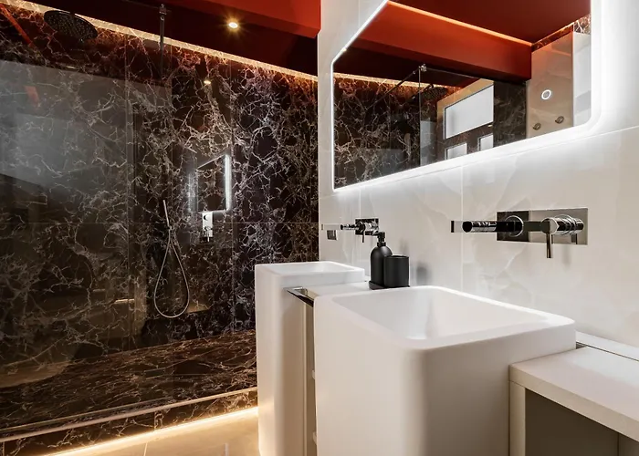 1955 ゲストハウス 4*